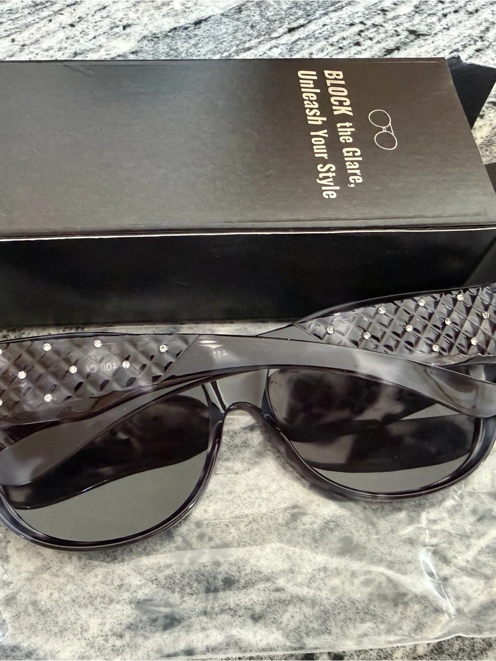 Classic Women's Black Frame Sunglasses — Sleek Everyday Style